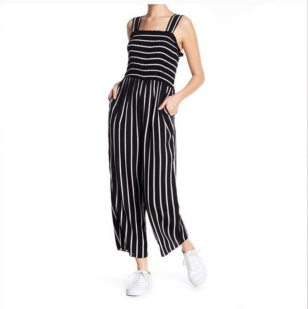 14TH & UNION BLACK & WHITE STRIPED RUCHED & SMOCKED WIDE LEG JUMPSUIT POCKETS M